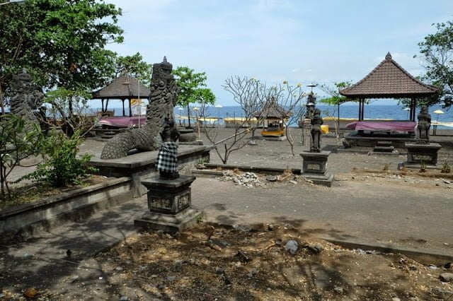 Goa Lawah, miejsce kremacyjne na plaży