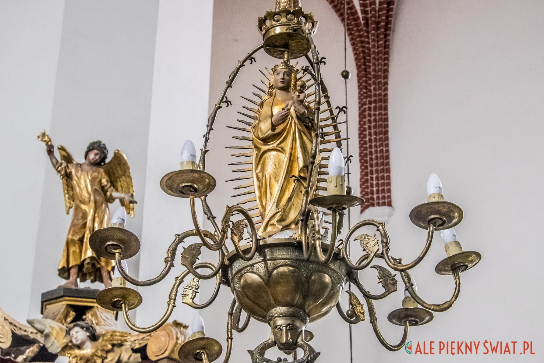 Lidzbark Warmiński – madonna na zyrandolu z kolegiaty św. piotra i Pawła.
