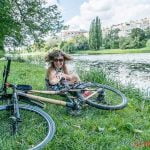 Dorota chojnowska i jej bambusowy rower