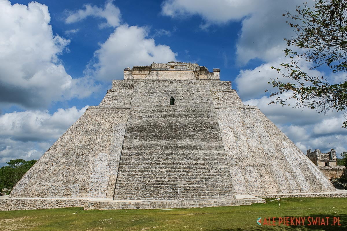 Piramida maga w Uxmal w Meksyku
