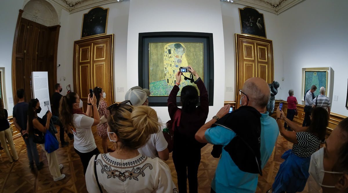 Obraz pocałunek Gustava Klimta w galerii Belvedere